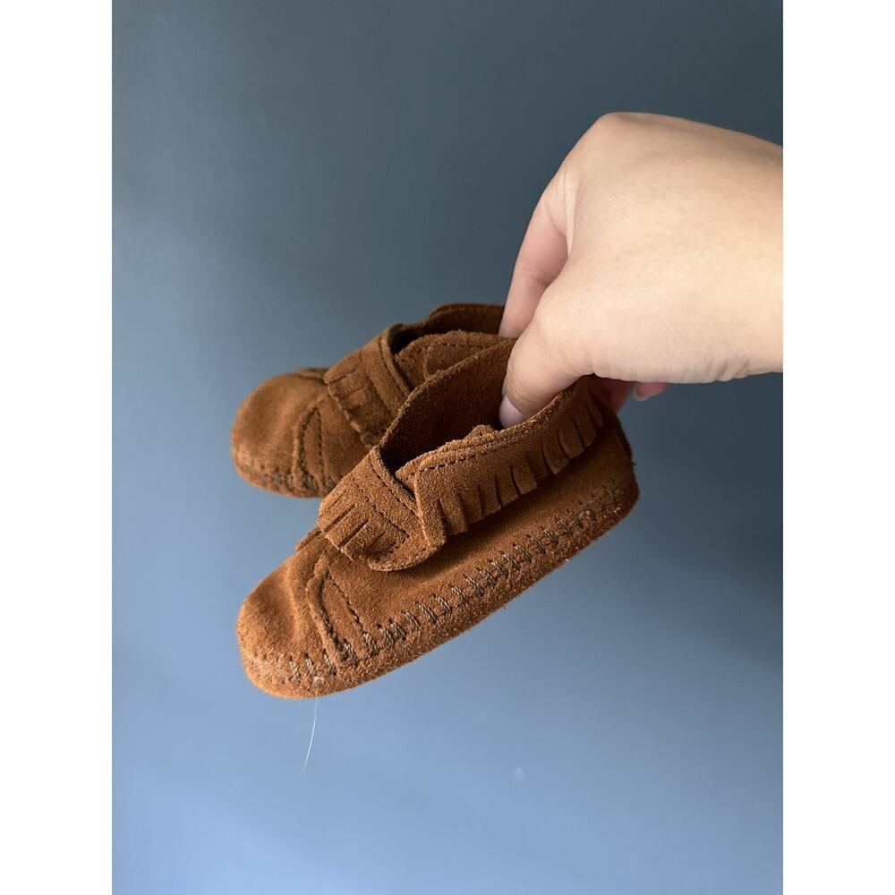 Minnetonka‎ Front Strap Booties
